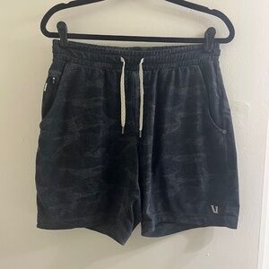 Vuori DreamKnit Ponto Short in Black Camo